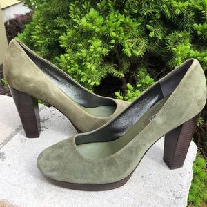 NWT Banana republic green suede platform heel